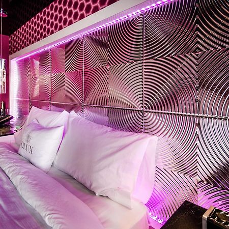 Olux Hotel-Motel-Suites Laval Bagian luar foto