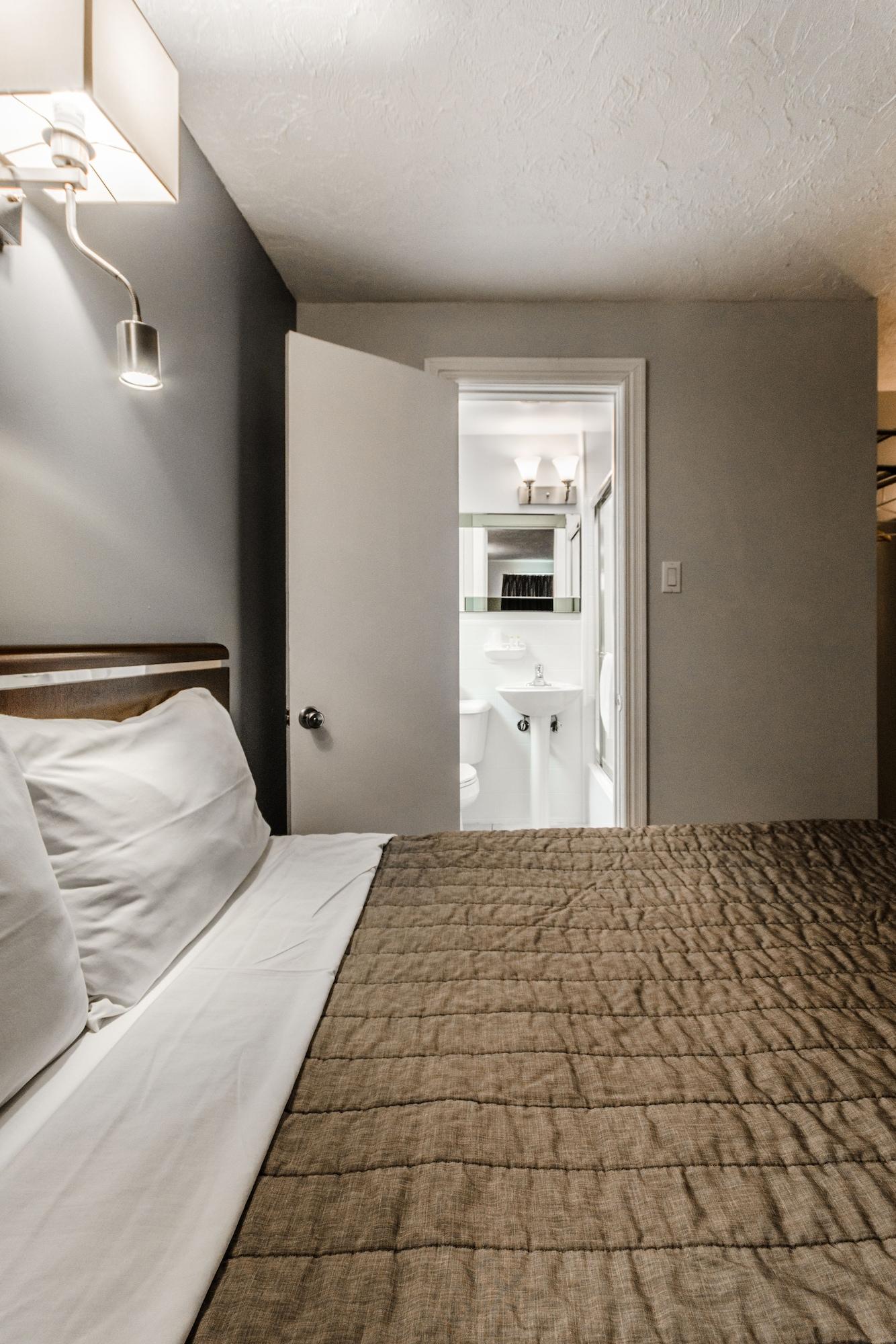 Olux Hotel-Motel-Suites Laval Bagian luar foto