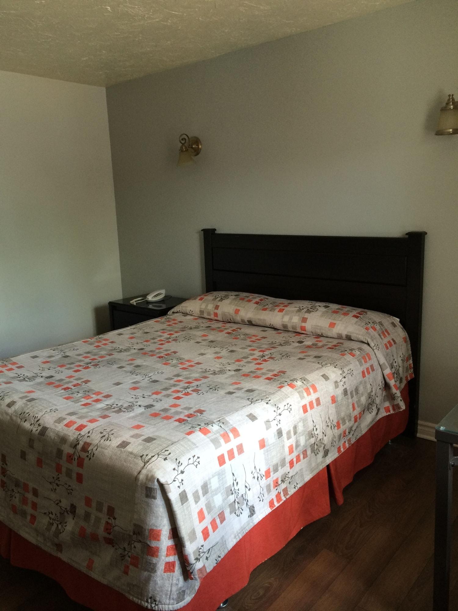 Olux Hotel-Motel-Suites Laval Bagian luar foto