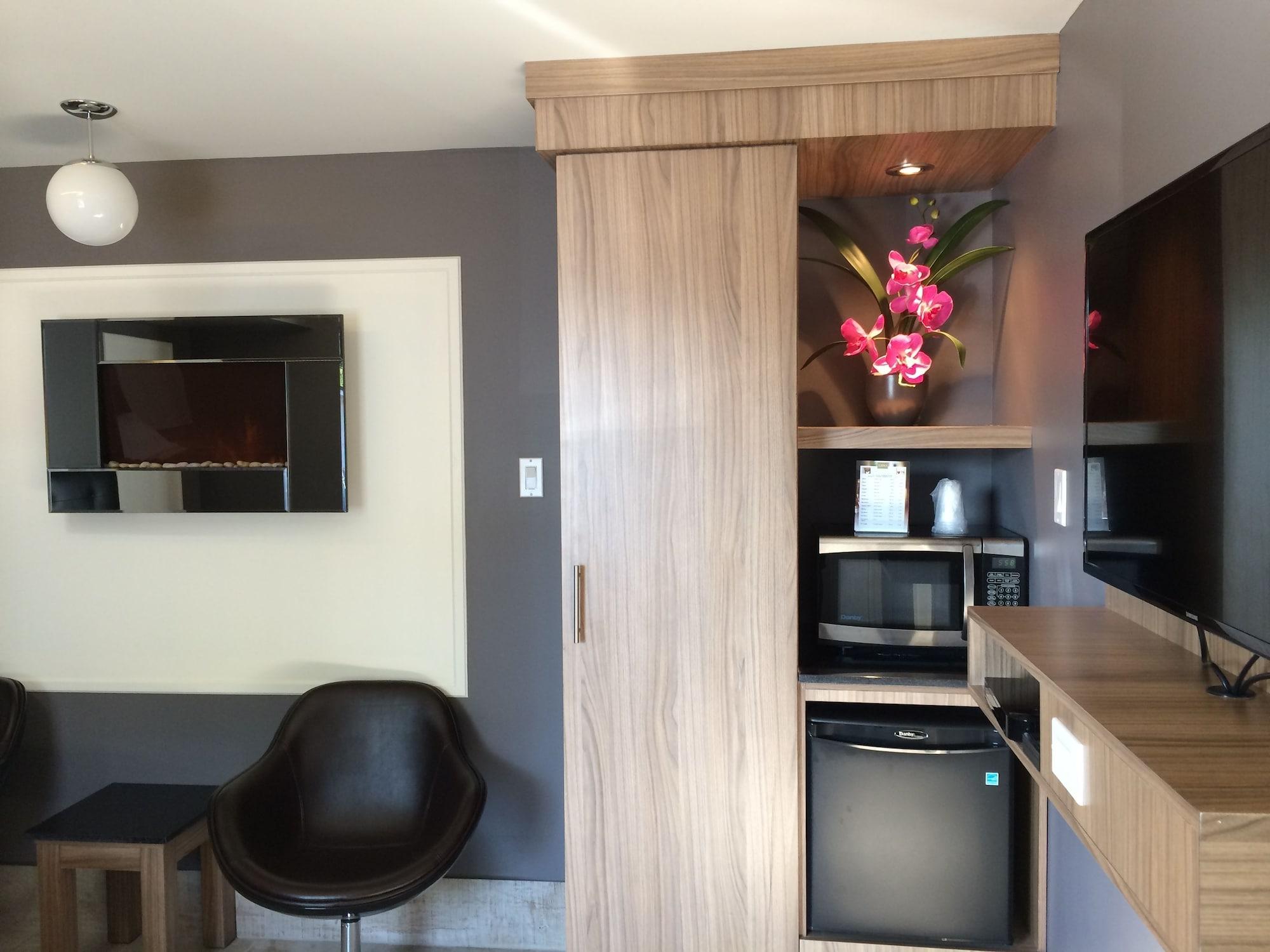 Olux Hotel-Motel-Suites Laval Bagian luar foto