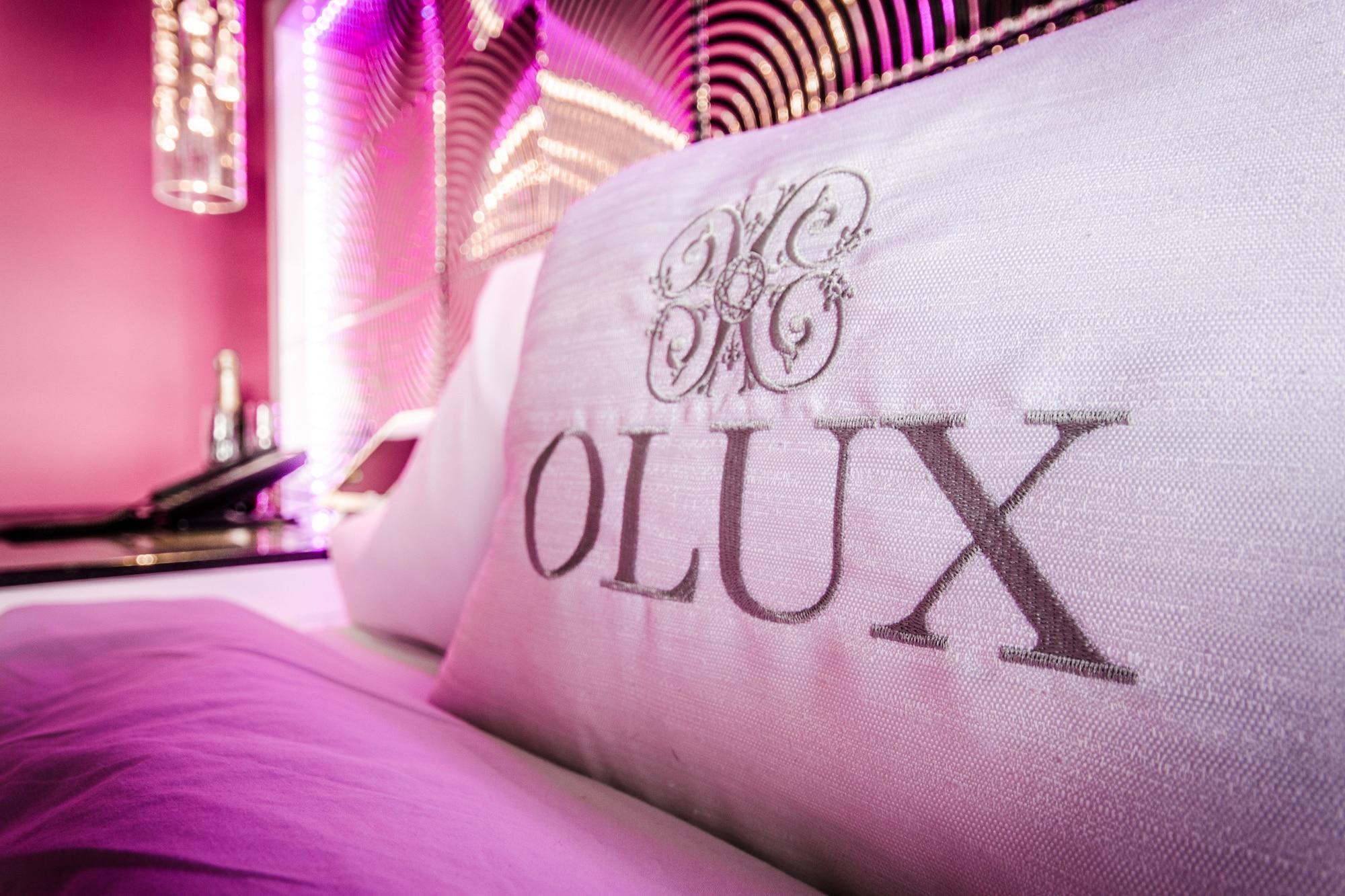 Olux Hotel-Motel-Suites Laval Bagian luar foto