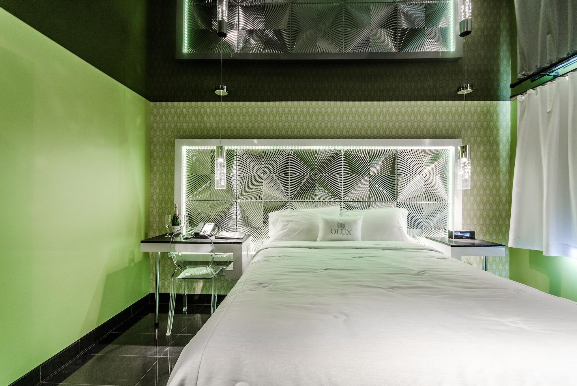 Olux Hotel-Motel-Suites Laval Bagian luar foto
