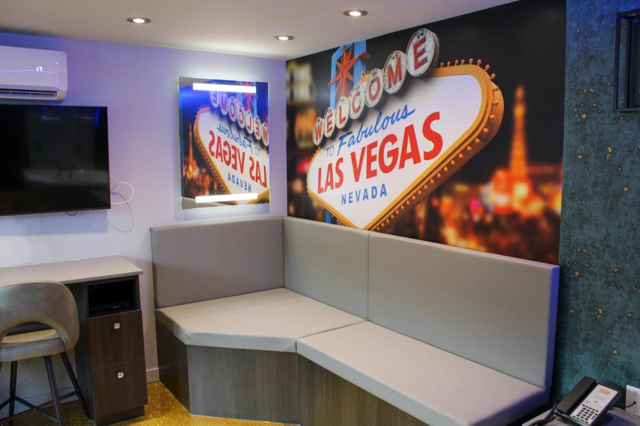 Olux Hotel-Motel-Suites Laval Bagian luar foto