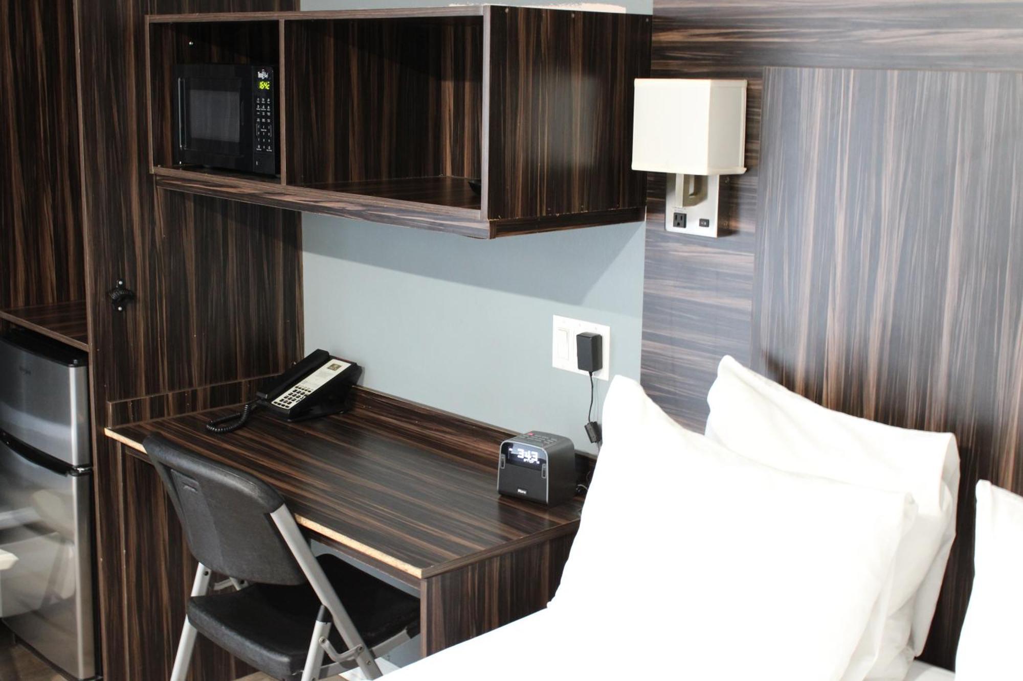 Olux Hotel-Motel-Suites Laval Bagian luar foto