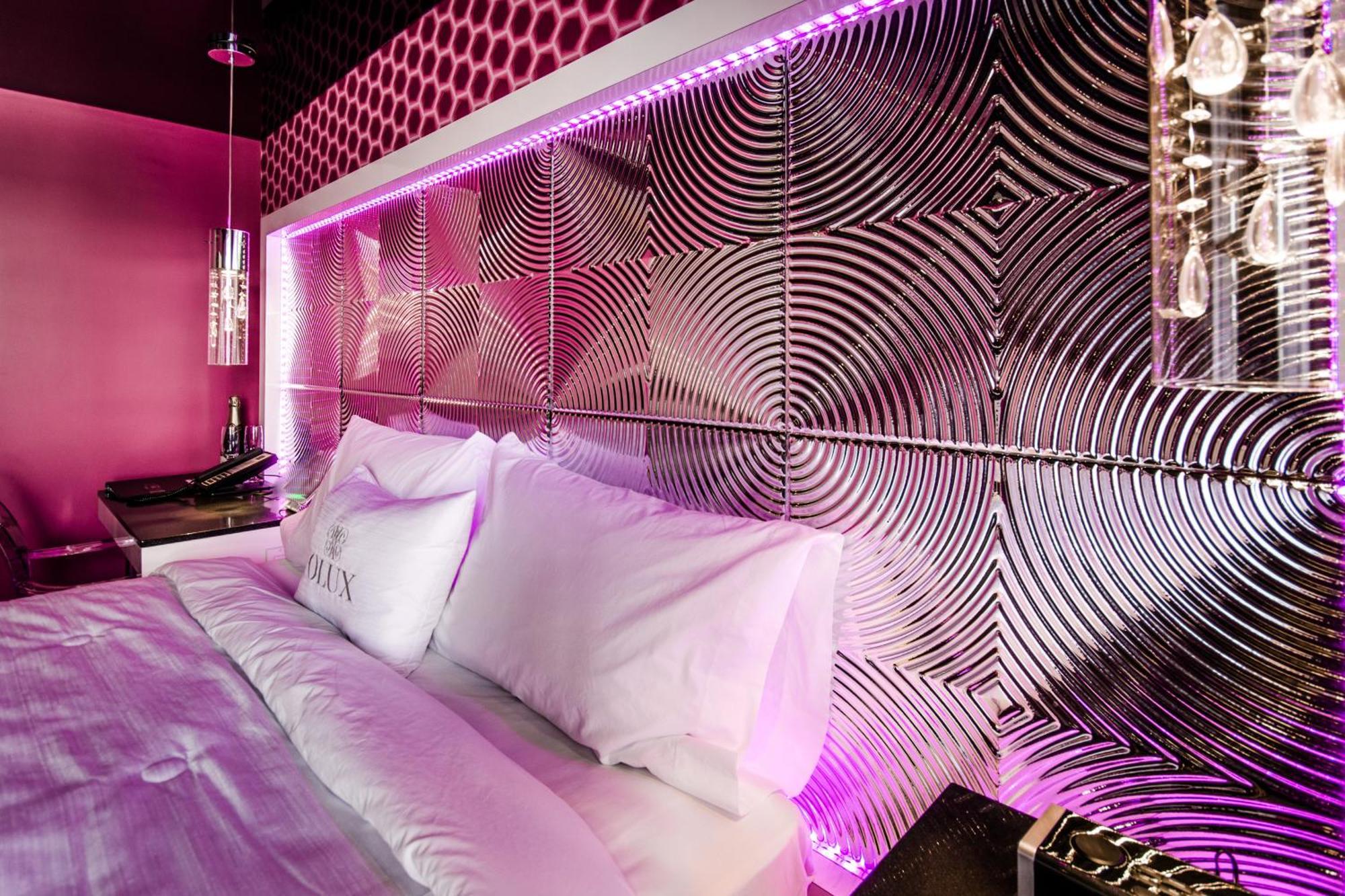 Olux Hotel-Motel-Suites Laval Bagian luar foto