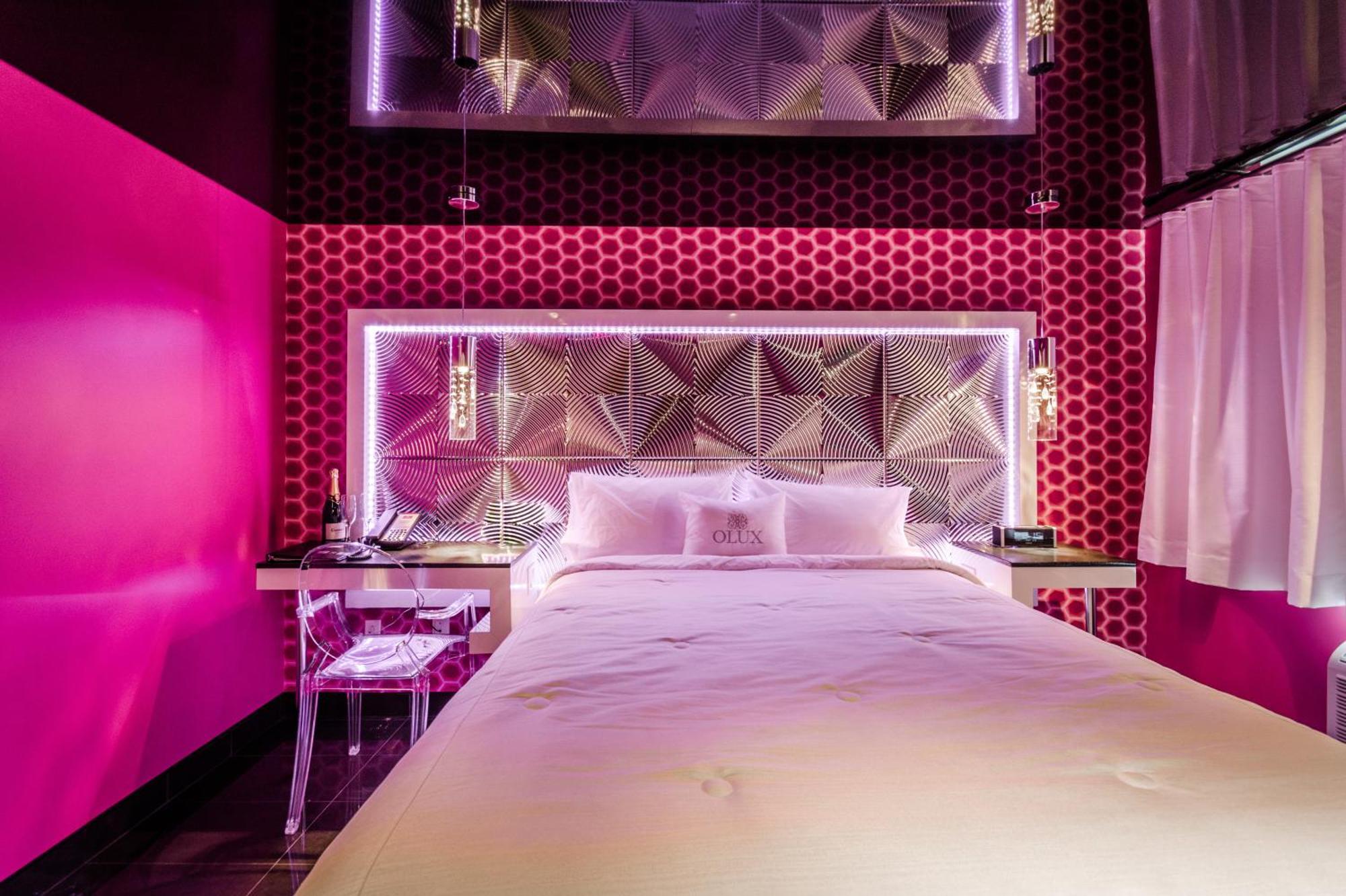 Olux Hotel-Motel-Suites Laval Bagian luar foto
