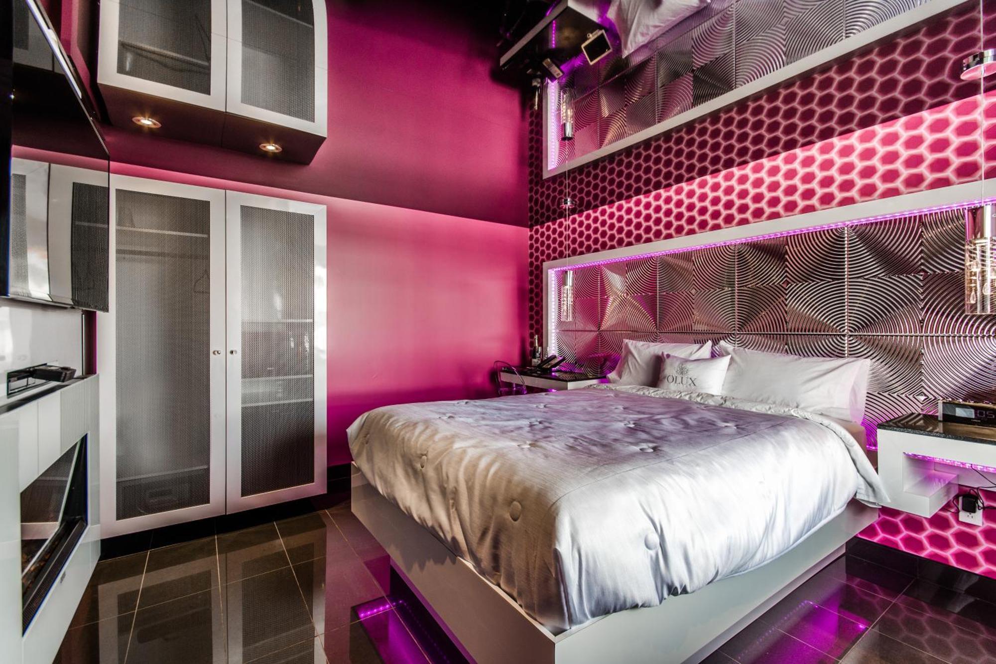 Olux Hotel-Motel-Suites Laval Bagian luar foto