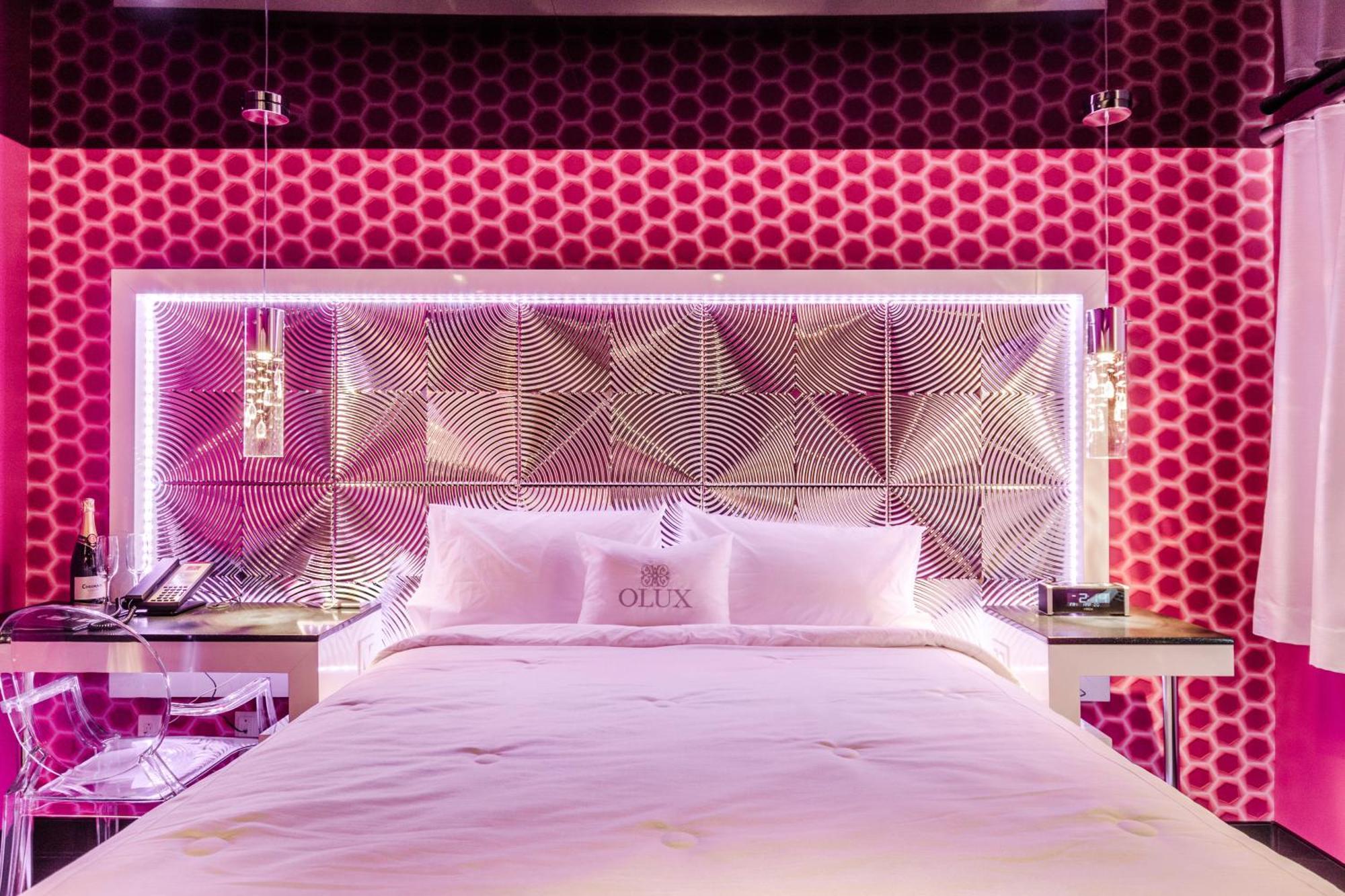 Olux Hotel-Motel-Suites Laval Bagian luar foto