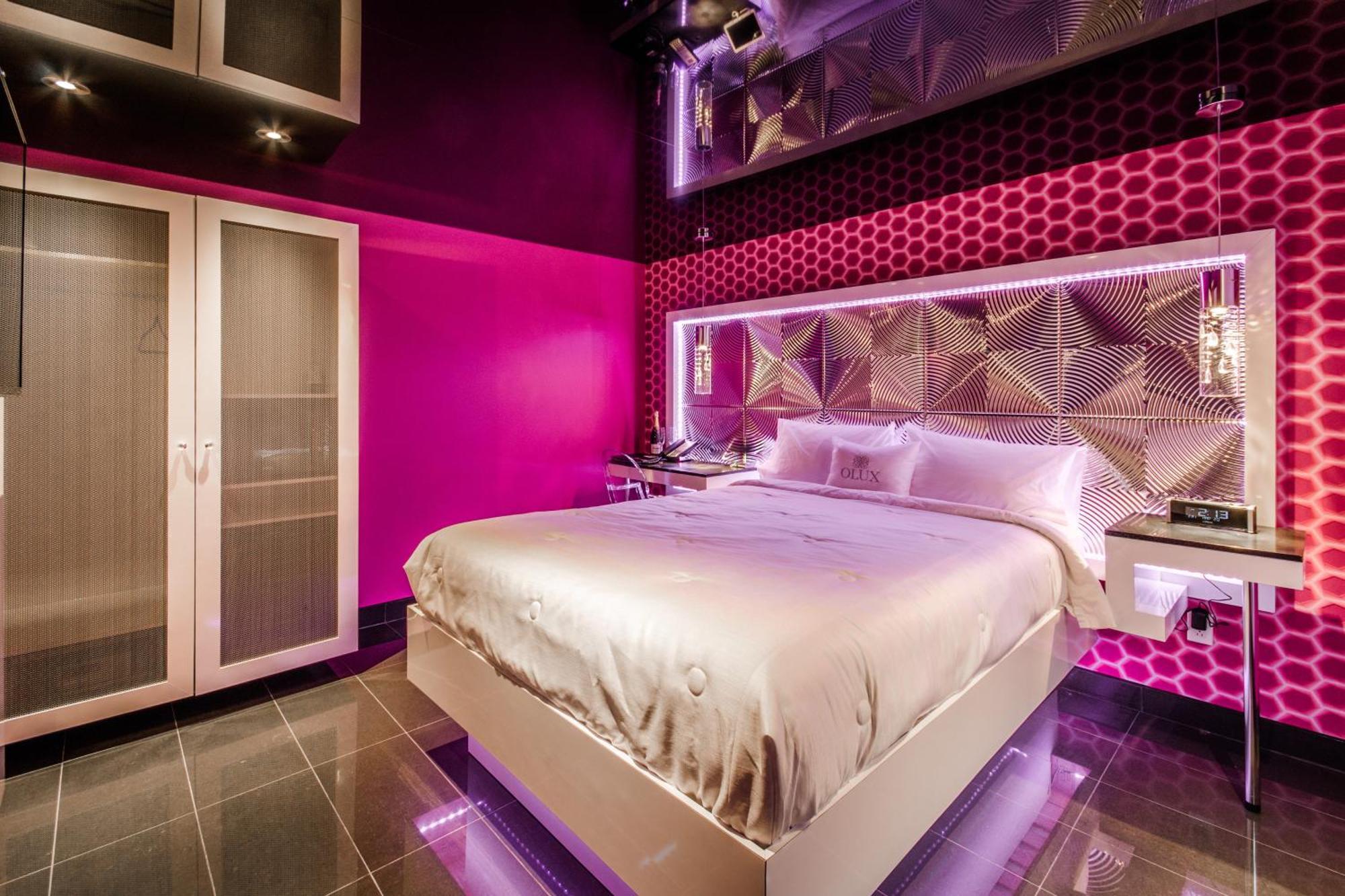 Olux Hotel-Motel-Suites Laval Bagian luar foto