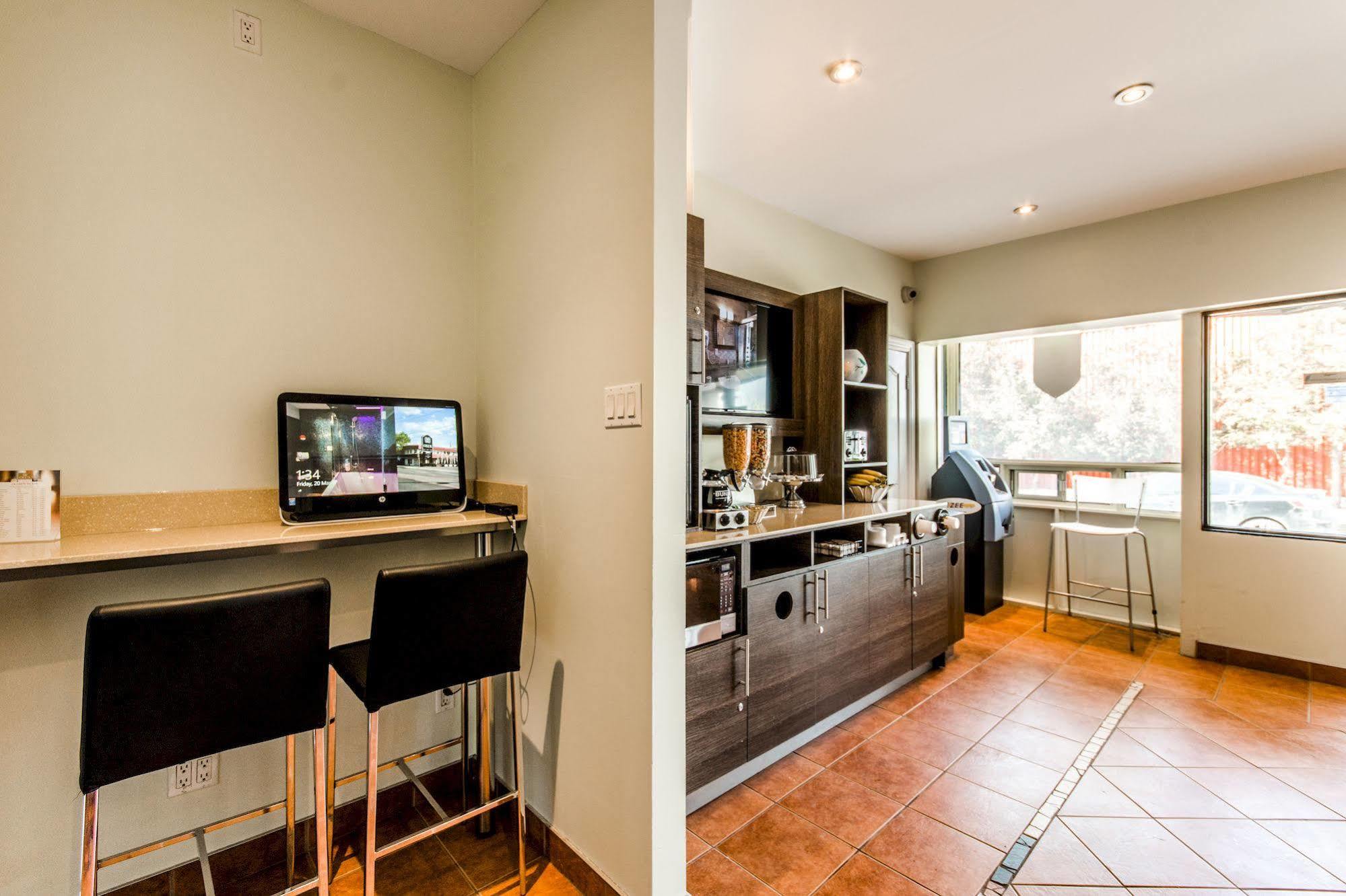 Olux Hotel-Motel-Suites Laval Bagian luar foto